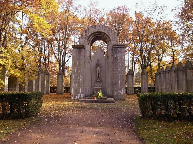 Seniorenkolleg: Boelcke-Denkmal in Dessau